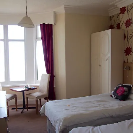 Boston Hotel 3*